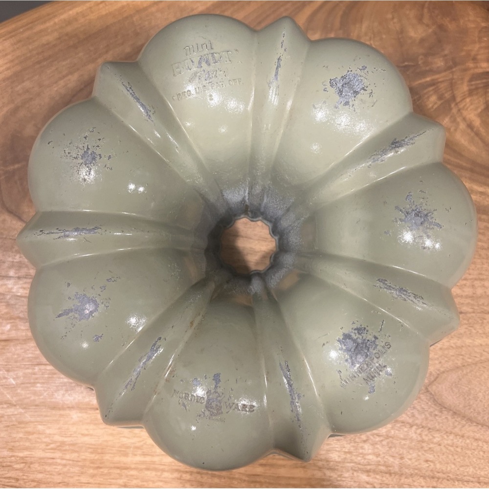 Vintage Nordic Ware Mini Bundt Pan Fluted Green Heavy Made in USA Sage Green